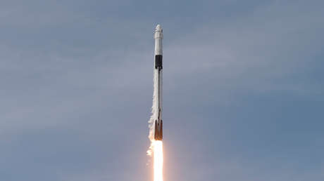 SpaceX lanza un Falcon 9 con un cargamento récord de 143 satélites