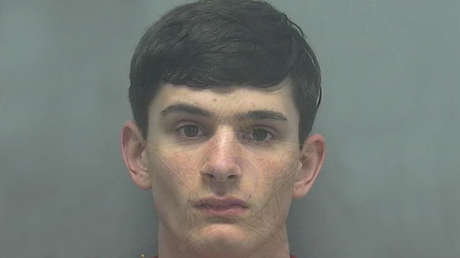 Adolescente acusado de matar a puñaladas a su vecino para ganar fama en TikTok es arrestado de nuevo por amenazar a un conductor con un arma de fuego