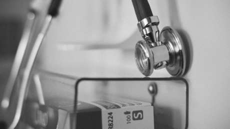 Muere un médico supuestamente apuñalado por un expaciente que lo culpó de una recaída en su enfermedad