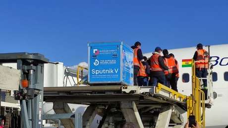 Aterriza en Bolivia el primer lote de la vacuna rusa Sputnik V contra el coronavirus (VIDEO)