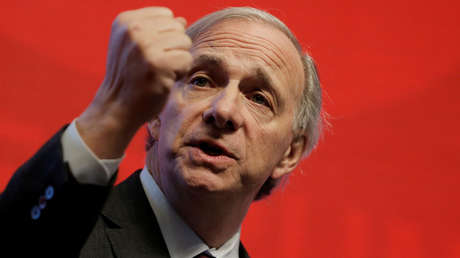 El multimillonario Ray Dalio dice que el bitcóin puede "perturbar el actual sistema monetario" y explica por qué el éxito es su "mayor riesgo"