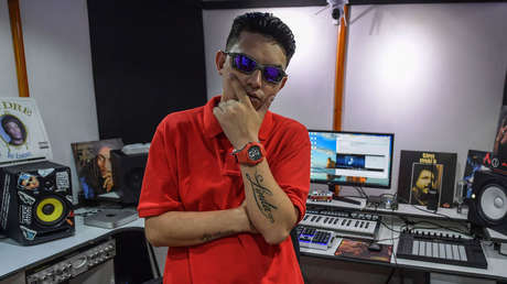 Un cantante de 'funk' combate a los negacionistas del covid-19 con el nuevo ' himno' de la vacuna en Brasil (VIDEO)