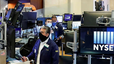 El Dow Jones cae más de 600 puntos y registra su peor semana desde octubre, mientras inversores aficionados continúan elevando el valor de GameStop