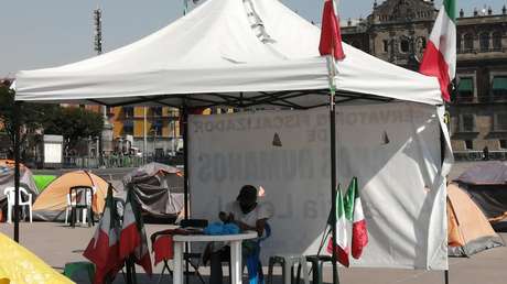 Autoridades de la Ciudad de México acusan de violentos a integrantes del Campamento México tras retirar 150 casas de campaña del Zócalo (VIDEO)