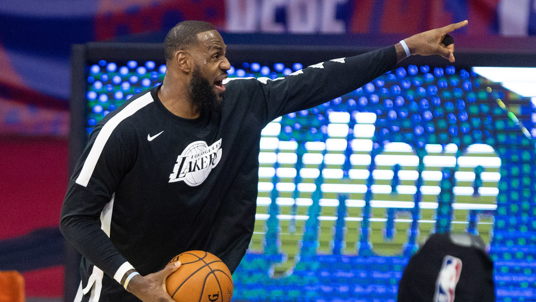 Expulsan a cuatro aficionados de un partido de la NBA tras un altercado con LeBron James