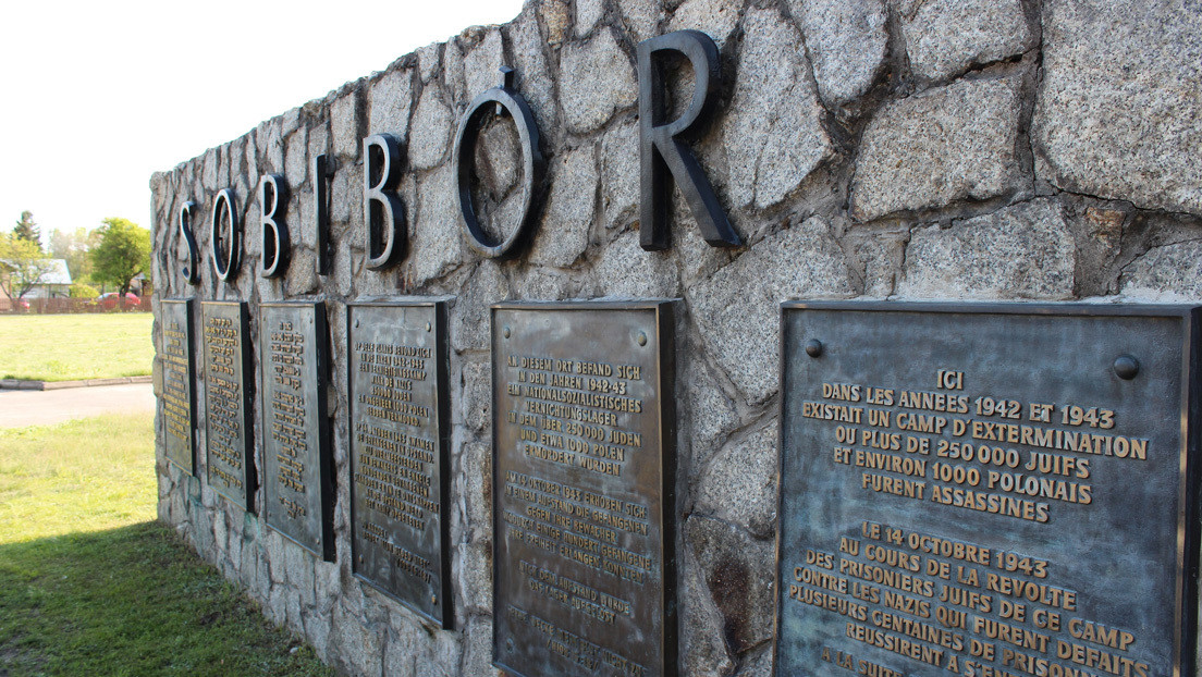 Hallan las placas de identificación de niños asesinados en un campo de concentración nazi en Polonia
