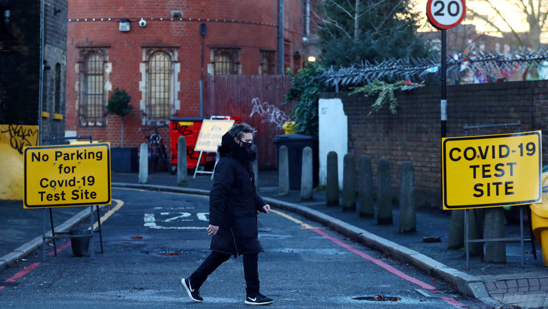 Científicos británicos estudian desarrollar vacunas mixtas para el covid-19 ante la amenaza de "variantes"