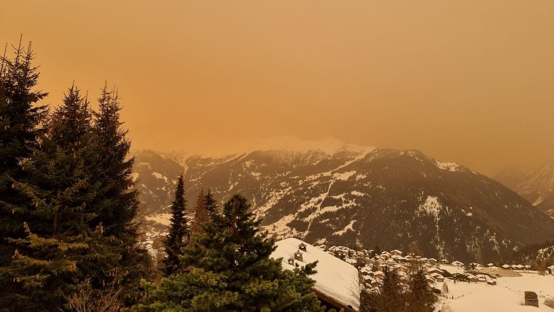 FOTOS: Zonas de Suiza y Francia quedan cubiertas por una niebla amarillenta y lluvia de arena del Sáhara