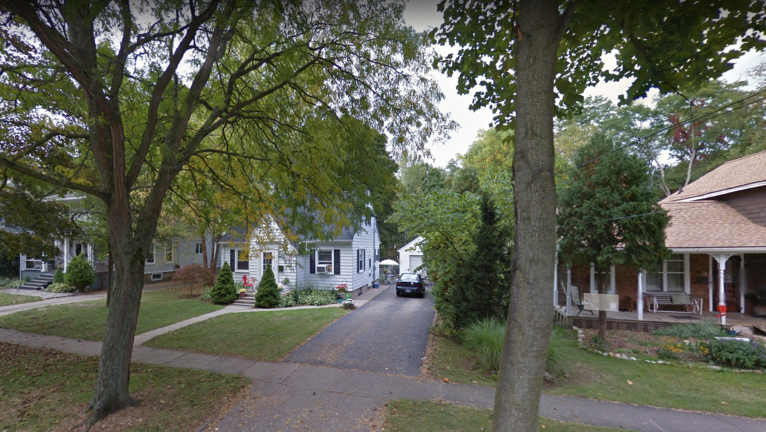 'Viaja al pasado' con Google Maps y se topa con una estampa que le hace llorar (VIDEO)