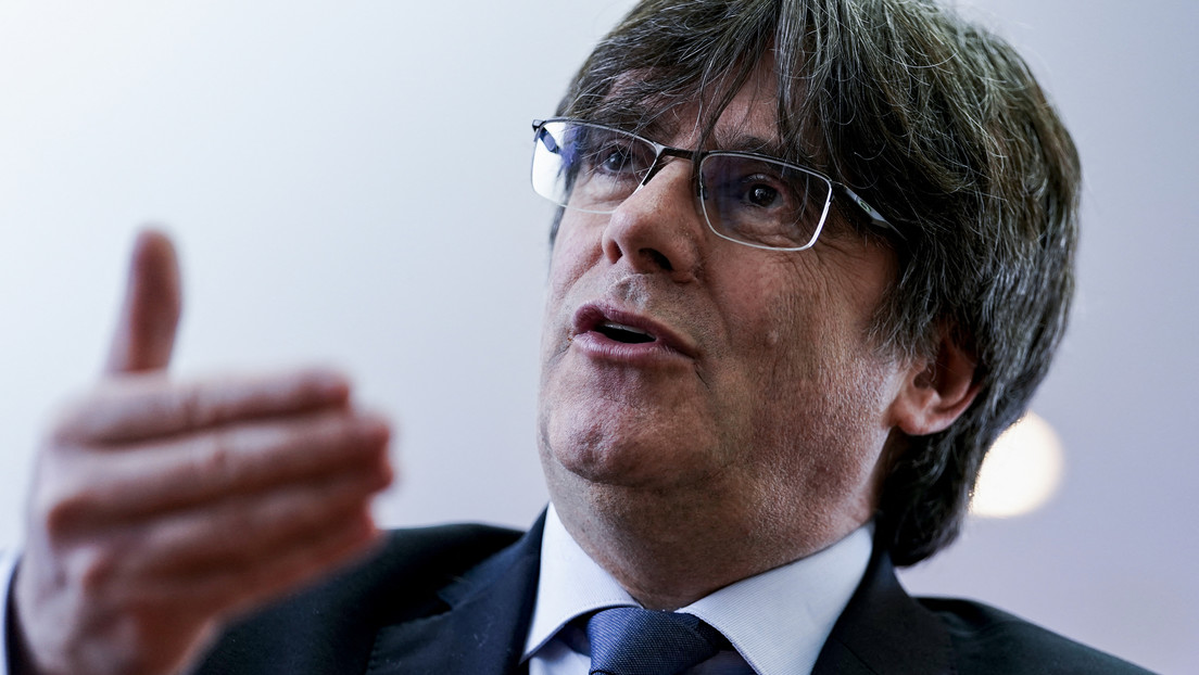 Puigdemont acusa a Borrell de implementar una política de "doble moral" y le pide que haga un "Borrellexit" en medio de una discusión sobre Navalny