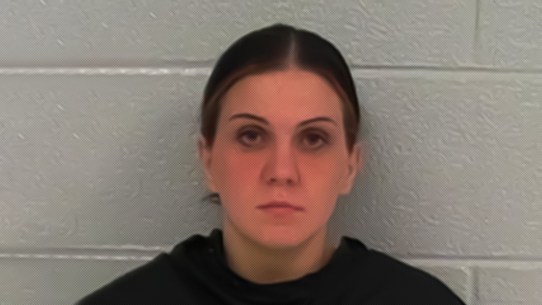 Una maestra de primaria de EE.UU. enfrenta 19 cargos de abuso de menores tras grabarse masturbándose en plena clase