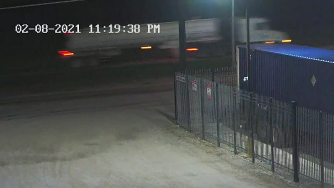 "¡Ayuda!": Una llamada al 911 alerta a las autoridades de EE.UU. que unos 80 migrantes estaban hacinados en un camión cisterna