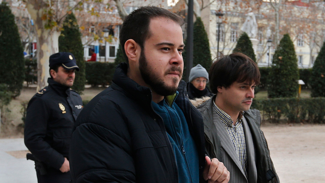 Último día para el ingreso voluntario en prisión del rapero español Pablo Hasél por 64 tuits y una canción