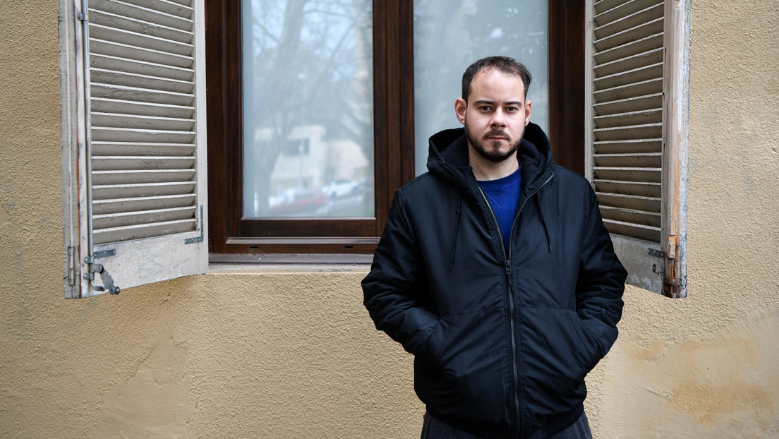El rapero español Pablo Hasél se encierra con varios manifestantes en un edificio universitario para evitar su ingreso en prisión