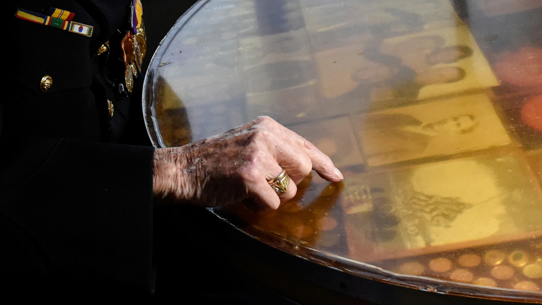 Un estadounidense descubre en un sótano varios objetos y fotos que escondió allí un marino en 1903 (FOTO)
