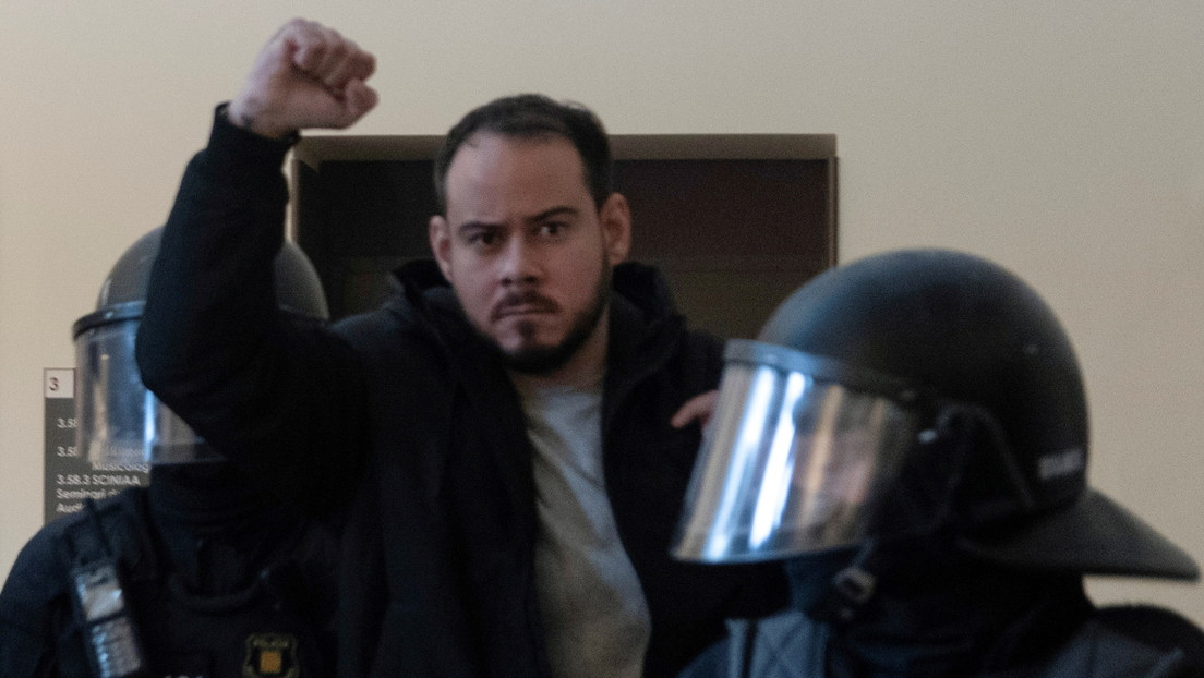 Choques entre Policía y manifestantes en varias protestas de apoyo al rapero español Pablo Hasél   