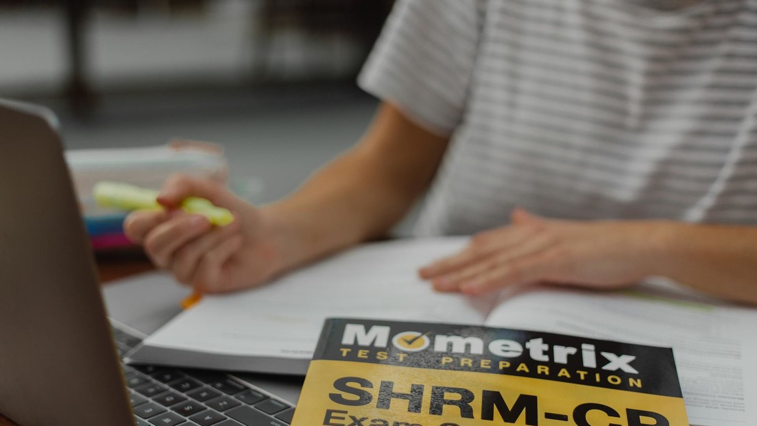 Un 'youtuber' surcoreano retransmite en vivo sus estudios 24 horas en una nueva forma de aprendizaje que cobra popularidad en el mundo