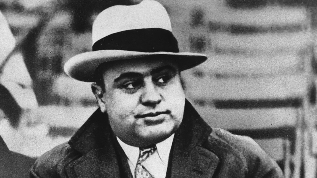 Descubren una fábrica de alcohol clandestina vinculada a Al Capone oculta en un bosque de EE.UU.