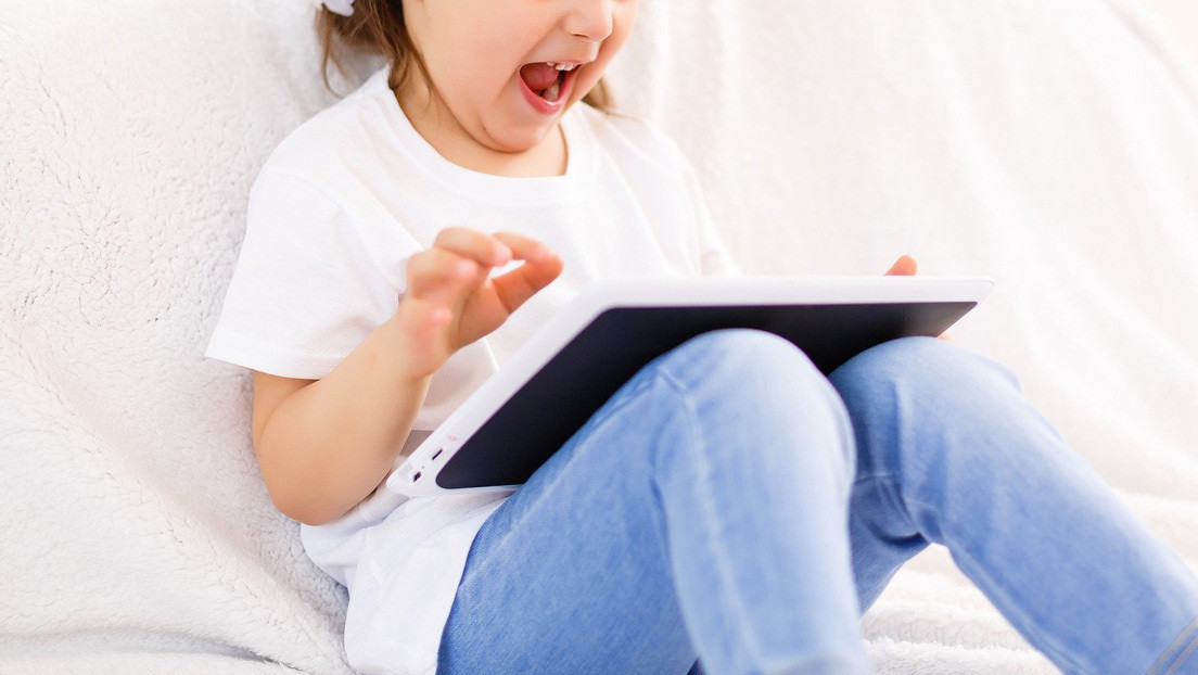 Una niña de 8 años descubre un 'lifehack' para simular un problema de Zoom y saltarse las clases virtuales