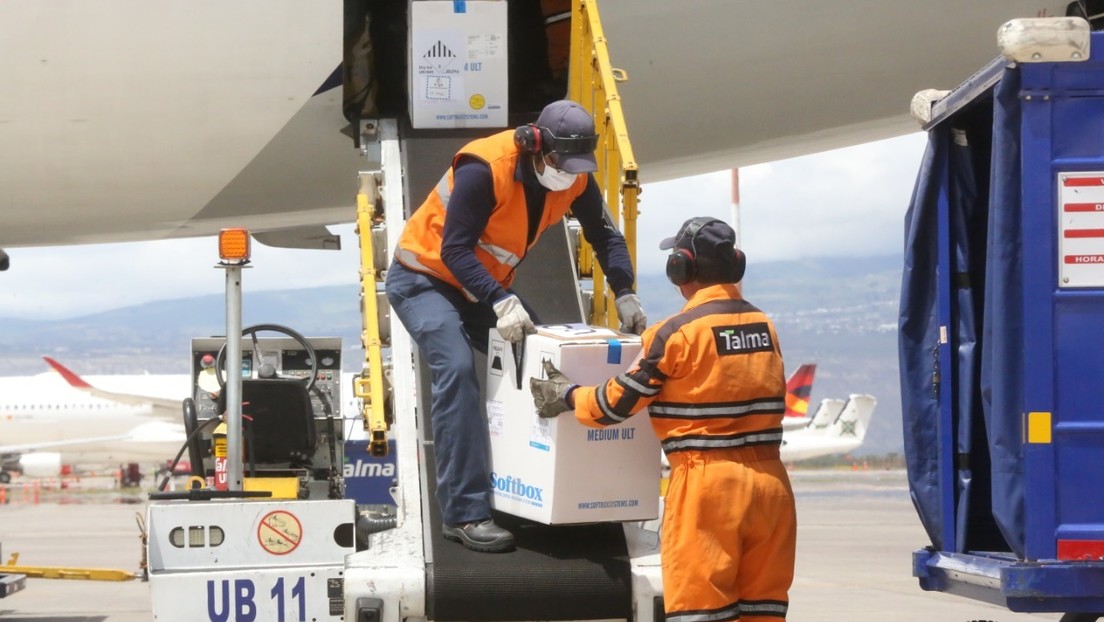 Alcaldes de Ecuador piden autorización al Ejecutivo para adquirir vacunas contra el covid-19 debido a las escasas dosis que han llegado al país