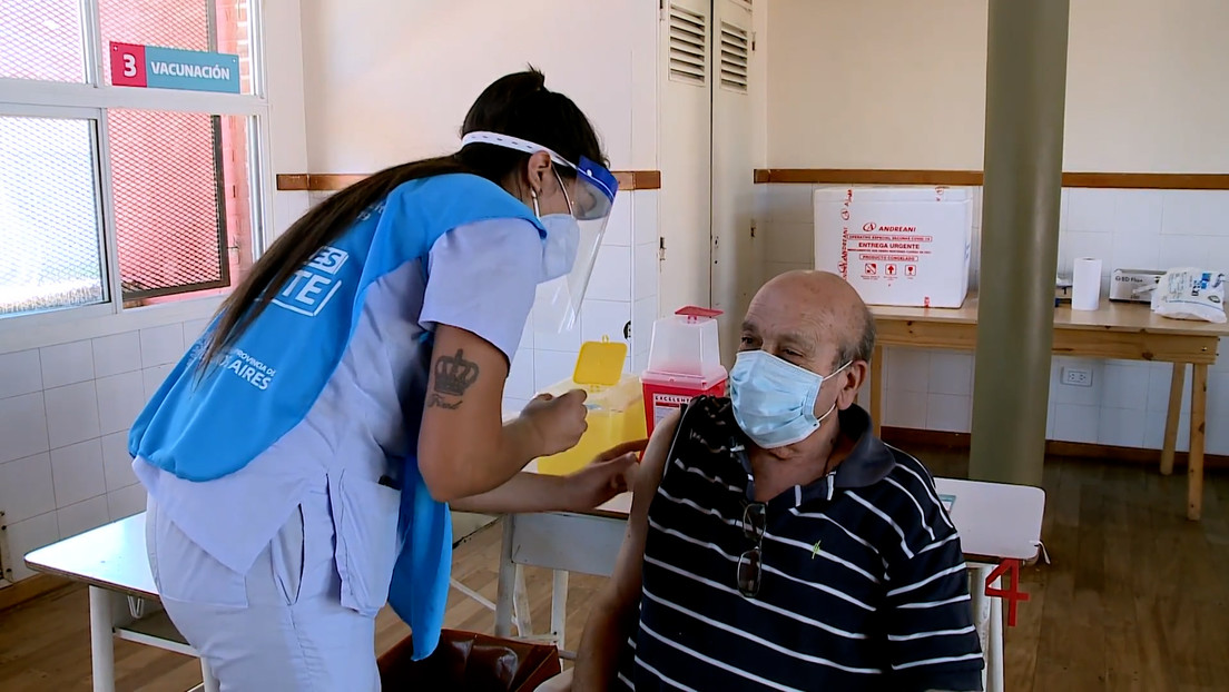"Es un logro": Argentina comienza la vacunación con la Sputnik V en mayores de 70 años (VIDEO)