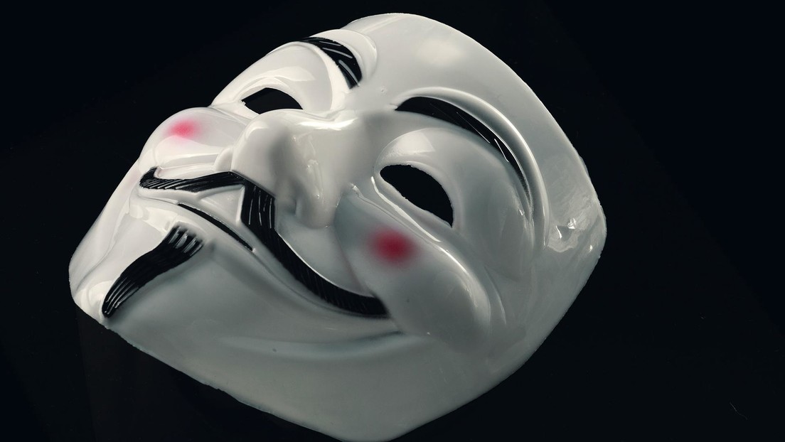 "El envenenamiento de Navalny es parte de la operación": Anonymous filtra evidencias de que Reino Unido gasta millones para debilitar a Rusia