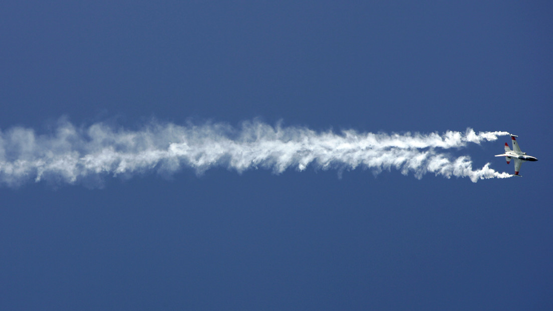 Rusia y Emiratos Árabes Unidos acuerdan crear juntos un avión de pasajeros supersónico