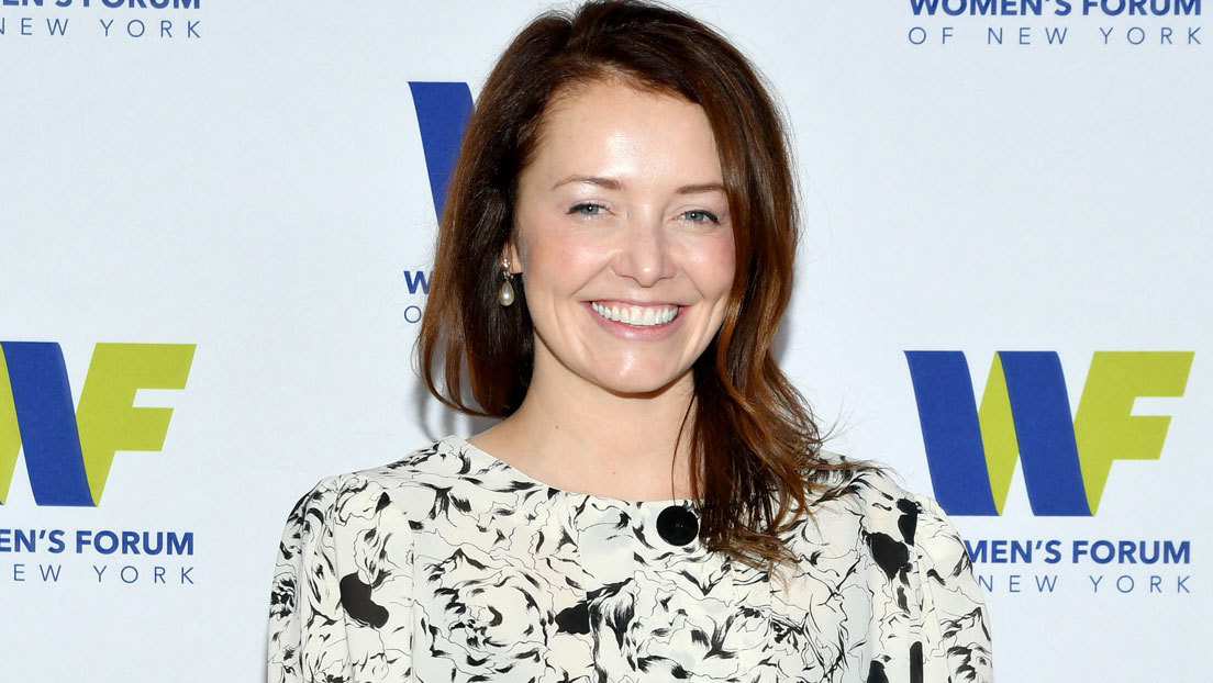 Exasistente del gobernador de Nueva York afirma que este la besó sin su consentimiento