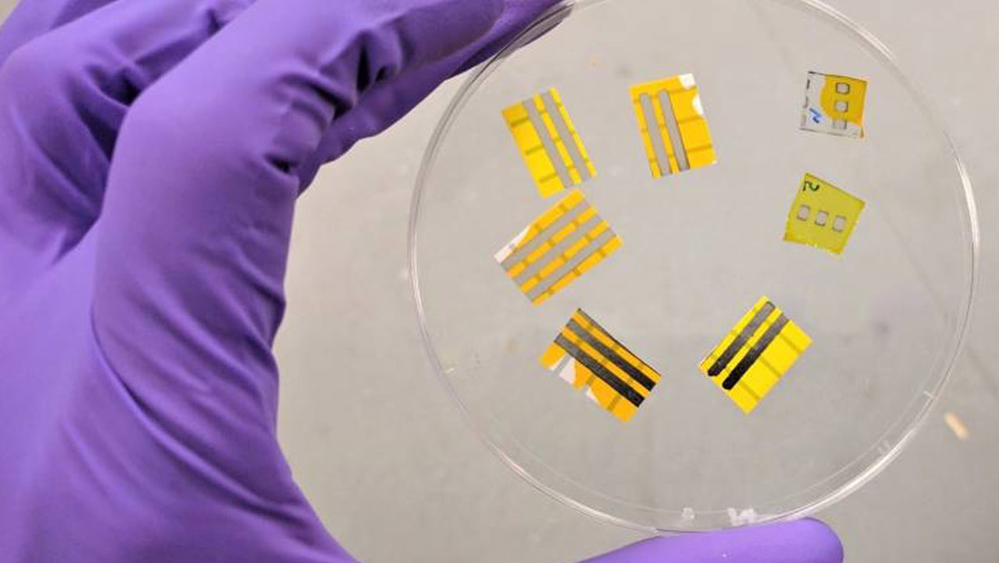 Crean el primer tatuaje temporal inteligente capaz de emitir luz