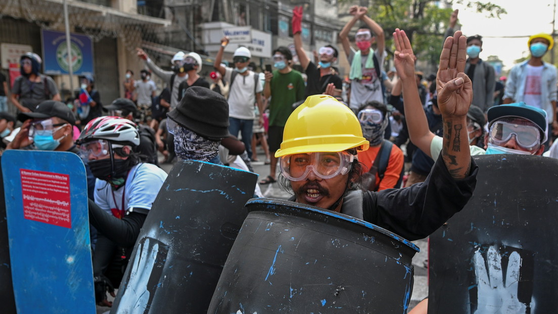 Al menos 18 personas mueren después de que las fuerzas de seguridad dispararan contra manifestantes contrarios al golpe militar en Myanmar
