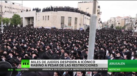 Israel: Miles de judíos despiden a un icónico rabino a pesar de las restricciones por la pandemia