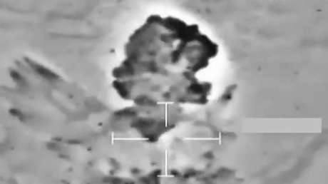 VIDEO: Pilotos británicos abaten a terroristas del Estado Islámico ocultos en cuevas utilizando armamento guiado por láser