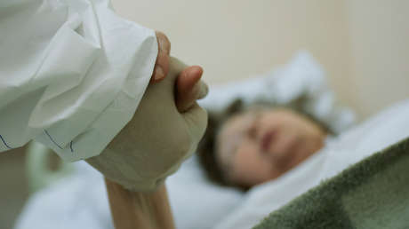 Una pareja de españoles se casa en la UCI minutos antes de ser entubados por covid-19