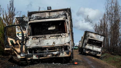 Denuncian nuevos ataques incendiarios contra camiones en el sur y centro de Chile