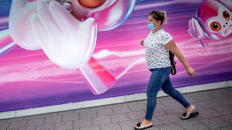 Una pescadera es la primera persona en ser despedida de su trabajo en España por llevar mal puesta la mascarilla