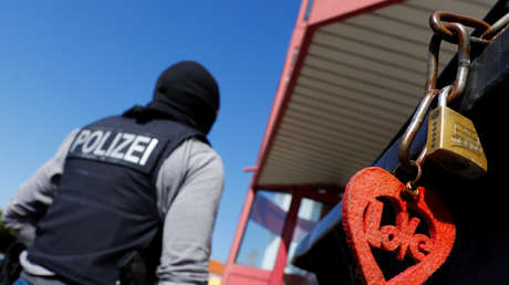 Condenan a un hombre a 3 años de prisión condicional por pagar a prostitutas con dinero impreso en casa