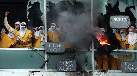 Ventanas rotas e incendios: 115 presos toman una cárcel en EE.UU.