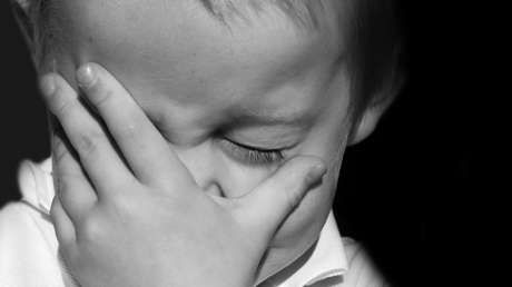 Condenan a una pareja francesa por matar a golpes a un niño tras quedar grabada su llamada a emergencias