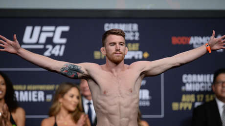 Candidato al nocaut del año: luchador de la UFC acaba a su rival con un brutal rodillazo volador (VIDEO)