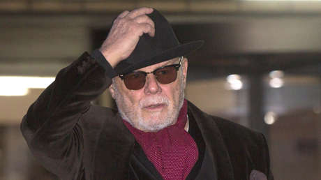 Un cantante encarcelado por pedofilia recibe la vacuna contra el covid-19 y levanta críticas en Reino Unido