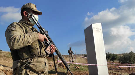 VIDEO: Un nuevo monolito metálico aparece frente al templo más antiguo del mundo (construido cerca del 10.000 a. C.) y lleva una escritura