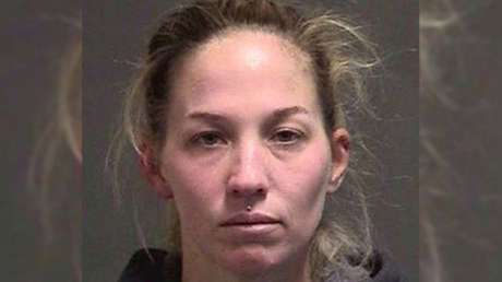 Arrestan a una profesora acusada de mantener por años una relación sexual con una estudiante de secundaria