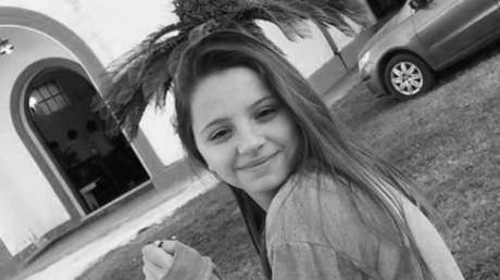 "Me tiene amenazada de muerte, tengo miedo": Indignación e incidentes por el caso de la joven asesinada por su exnovio policía en Argentina