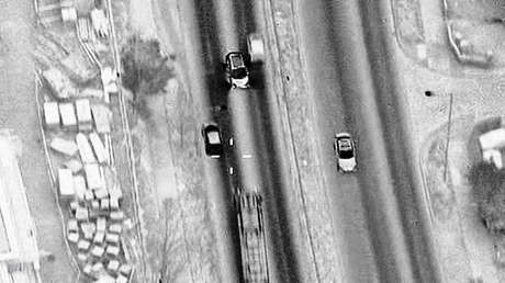 Сaptan cómo una pareja esquiva decenas de coches en contravía momentos antes de chocar con un bus y estallar en llamas (VIDEO)