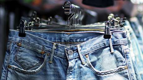 FOTOS: Un residente de EE.UU. sorprende al usar pantalones congelados para reservar una plaza de aparcamiento