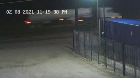 "¡Ayuda!": Una llamada al 911 alerta a las autoridades de EE.UU. que unos 80 migrantes estaban hacinados en un camión cisterna