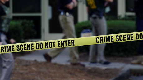 Un hombre mata a sus dos hijas a tiros mientras discute por teléfono con su esposa y luego se suicida