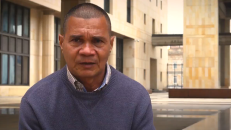 Liberan en Colombia a un campesino que estuvo 6 años en prisión porque lo confundieron con un jefe paramilitar