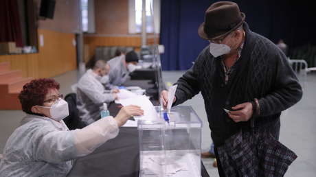El PSC y los independentistas de ERC empatan en el primer puesto en las elecciones catalanas