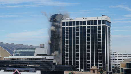 VIDEO: Derriban el antiguo hotel y casino Trump Plaza en Atlantic City